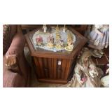 Wooden End Table NO CONTENTS