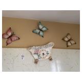 Lot of butterfly and bathtub clock wall decor