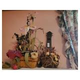 1 floral centerpiece & 1 banjo floral wall