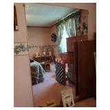 Large mirror in bedroom 6 