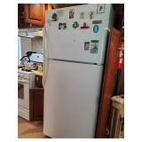 Frigidaire refrigerator/freezer w/icemaker - no