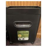 Royal crosscut paper shredder