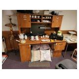 Desk no contents
