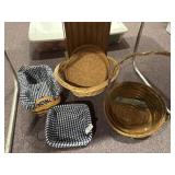 Lot of baskets and plate holders