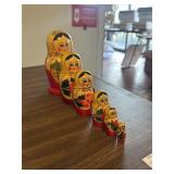 Russian nesting dolls 6 piece set