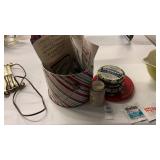 Assorted vintage personal care items