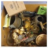 Vintage brass and assorted item lot
