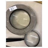 2 magnifying glasses