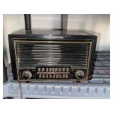Vintage Westinghouse table radio works