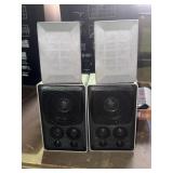 Set of 2 box speakers