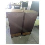 2 vintage Marantz DS-930 floor Speakers with wood