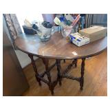 Vintage oval wooden table ** no contents - 48 x