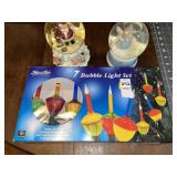 Sienna bubble light set & 2 snow globes