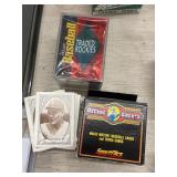 Mixed late 70s, 80s and 90s baseball cards and