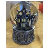 Halloween haunted house snow globe