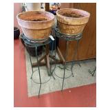 Set of 2 terracotta planters on stand