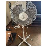 Oscillating floor fan