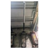 Pittsburgh 2.5 Ton Floor Jack