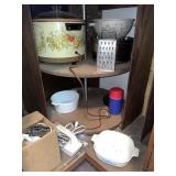 Vintage crockpot, hand mixer & variety