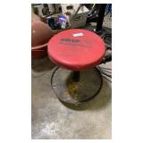 Grip Mechanicï¿½s Stool and 2 shop lights