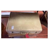 2 vintage suitcases