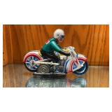 Vintage MS-702 tin lithograph wind-up toy