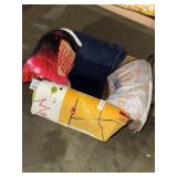 Lot of 2 fleece blanket (McCort and floral) and 2