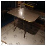 Vintage drop leaf table 24"x36" open 22"x24"