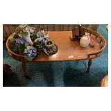 Vintage solid maple coffee table (no contents)