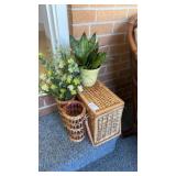 Wicker lidded storage basket with 2 wicker vases