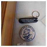 Jenner Rod and Gun 1974 pin and knife