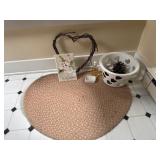 Bathroom decor lot - heart rug, basket, welcome