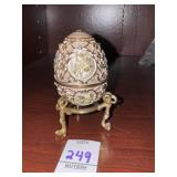 Pink-cream-and-gold Fabergï¿½-style egg trinket box
