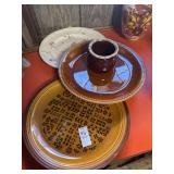 Lot of 3 decorative plates and Hull dip crock has