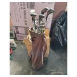 Golf bag with clubs