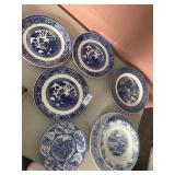 Lot of blue and white decorative plates