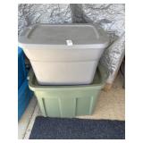 2 storage totes