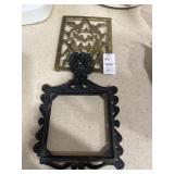 2 metal trivets - Birds and Rooster