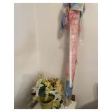 Beach umbrella & small flower pot
