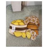 Vintage Homco lemon and daisy wall plaque