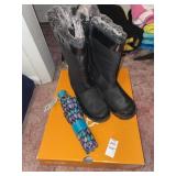 Womenï¿½s Winter boots size 8 & umbrella