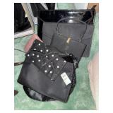 Lot of ladies wristlets and bags