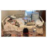 Day Bed NO CONTENTS
