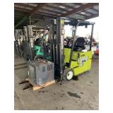CLARK TMX20 3 WHEELED ELECTRIC FORKLIFT