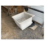 UTILITY SINK, 24' X 24', NO LEGS