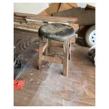 ANTIQUE MILKING STOOL