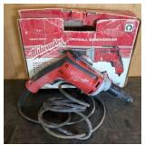 Milkwaukee Heavy Duty Drywall Screw Driver 10"X13"
