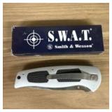 Smith-Wesson SW-2000 Non-Serrated S.W.A.T. Pocket
