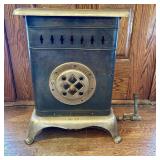 The Estate Cove Company No. 40 Parlor Stove; Hamil
