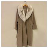 Vintage 1950s Wool Coat featuring a Prominent Fur